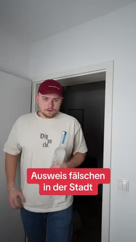 Ausweis fälschen in der Stadt vs im Dorf 😂 #dorfvsstadt #nikolaj #fakeausweis #stadt #dorf #stadtvsdorf 