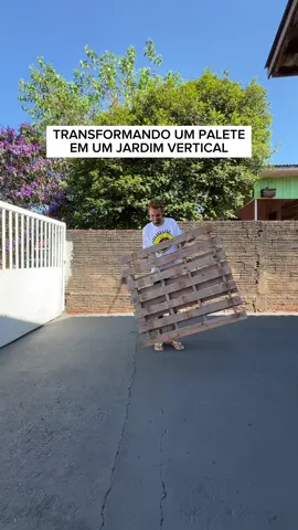 Reaproveitei um palete para fazer um JARDIM VERTICAL #reformadecasa #jardimvertical 