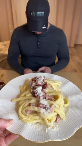 La vraie recette des pâtes à la carbonara facile et rapide à faire  #pates #pâtes #carbonara #cuisine #ideerecette #recettedecuisine #recette #recettes #recettesimple #recetterapide #recettefacile #recettesimpleetrapide #recettefacileetrapide #food #cestarpinbon 