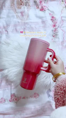 Girls!!! 🎀 This PINK Meoky cup  just creams Valentines Day !!! Tag your bestie!!! #meoky🥤cups #40oztumbler #valentinesgift #spotlight #valentinesdaydeals #bestie #tiktokmademebuyit #thatgirl 
