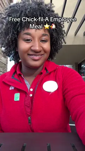 LOL shes getting FIRED  #fyp #chickfila #chickfilahacks #chickfilaemployee #freemeal #chickfila #curlyhair #blackgirl  @Chick-fil-A