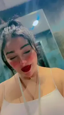 #صاحبه_قلم_الروج_الاحمر 