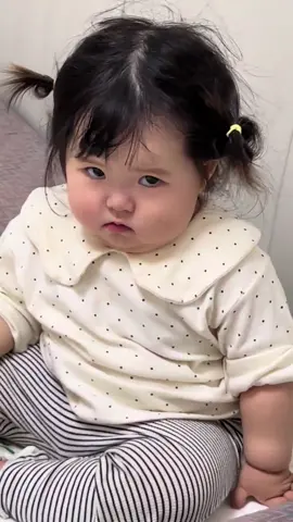 Whats wrong… #tutuna #chubbybaby #duduna #taotaotiktok #funnybabiesoftiktok #gemoysekalii #babylovers❤️❤️ #baby #fypmalaysia #babyfever #funnybabyvideos #babytiktok #babygirl #funnybaby #taotaofans 