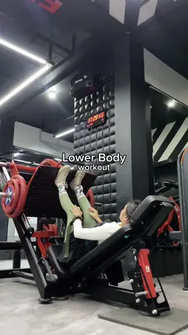 Iya saya juga sibuk kerja, ngegym, dan kegiatan dirumah, huhu aduu soundnya 🤣😭
