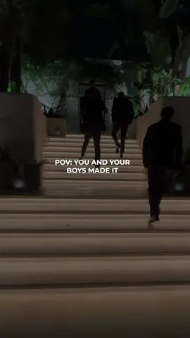 🍾 Life lately ⬇️ No Emails No clients calling no employee management Meaning you only have to work when and where you want. 🎉