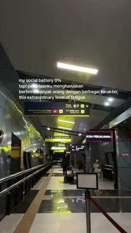 pulang kerja berasa ga punya nyawa 🙃  #socialbattery #fyp #capekerja #fypage #kerjakerjakerja #kerjacapek 