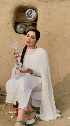 Hazoor mery puchdy🙈new song aa raha hai mera coming soon🥰#therealmehakmalik #foryou #trending #lahore #maa 