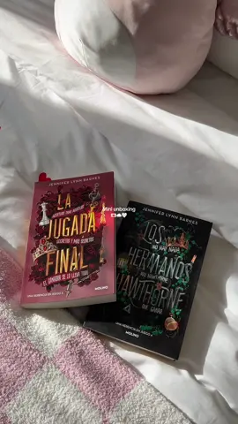 Unboxing the books from my fav collection🫶🏼 #vscobyym #byymarga #cleangirl #dailyvlog #thatgirl #Vlog #aestheticroom #vanillagirl #aesthetic #pinterest #unboxing #BookTok #theinheritancegames 