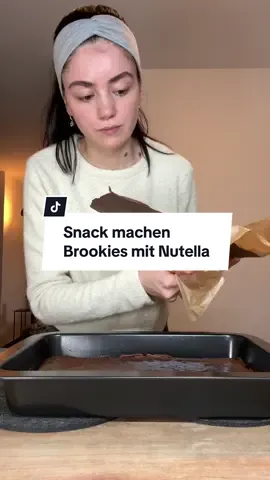 Brookies mit Nutella gefüllt 😍 #snack #snackideas #brookies #brookiesrecipe #brownie #brownierecipe #schnellersnack #schnellesrezept #tiktokcooking #cooking #melssnack 