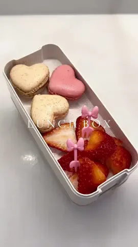 Pack my lunch with me 🍕🍓❣️ @Bloom Nutrition #bloompartner #bentobox #bentoboxlunch #packmylunch #lunchbox #asmr #satisfying #yum #valentines #lunchables #pizza #healthy #lunchboxideas #lunchideas #thatgirl #aesthetic #mealprep #motivation #mealplan #fyp #FoodTok 