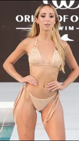 Desfile de moda praia com biquinis brasileiros para arrasar no verão e carnaval