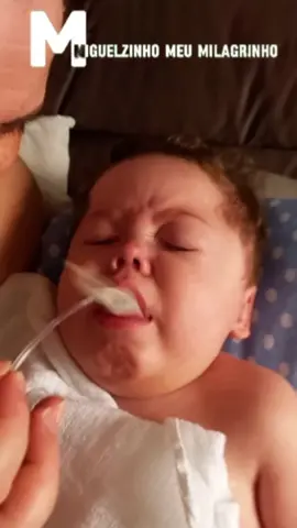 ELE PODE MORRER, se aspirar todo esse vômito. Miguelzinho não fica nem um minuto sequer sozinho. Ele pegou uma gripe, quando foi ao hospital fazer imunoglobulina. Está com bastante catarro, a todo instante precisa de aspiração.  Como ele não se alimenta pela boca, não consegue engolir as secreções e vomita. PaiPai e Mamãe ficam de orelha em pé nesses dias dificeis! #bebe #pcd #hidrocefalia  #aspirador #CapCut 