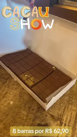 Caixa branca da Cacau Show recheada de barras de Pistache. 🍫 #cacaushow #caixabrancacacaushow #promocao #outlet #outletpremium #chocolatras #chocolatelover #chocolate #cacaushownotiktok #pistache #cacau 