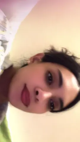 حساب الانستا والسناب في البايو والخاص كله يطلبني هو😔 شكلي غلطانه وحاطه عنواني الوطني 😡