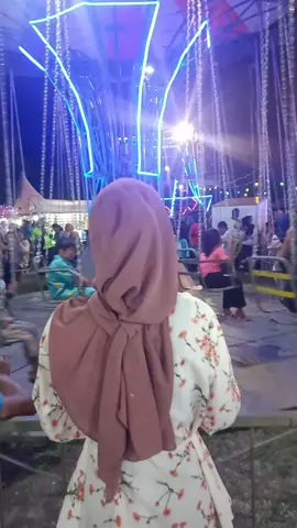 jauh lamunan mu dek @L.A  #lamunan #pasarmalam 