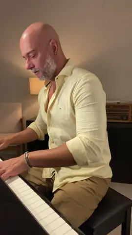 Rogerio Koury Toca Roberto Carlos Outra Vez (isolda) #robertocarlos #pianomusic #piano #rogeriokoury #robertocarlosaopiano #pianoshow #men #worklife #manstyle 