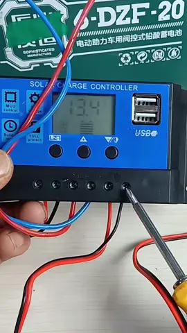 เป็นอุปกรณ์ควบคุมแผงโซล่าเซลล์ใช้ได้กับแบตเตอรี่ 12 โวลต์และ 24 โวลต์ค่ะ