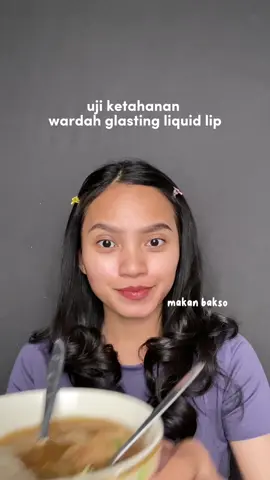 NOT SPONSORED VIDEO - wardah glasting lip gokil banget gaksih, makan bar bar aja warnanya tetep nyala 😍😍💖💗 #glastinglipwardah #wardahglastinglip #glastingliquidlipwardah #shopmaster 
