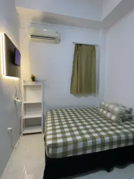 KOST AESTHETIC  Tenang, Bersih & Aman  Jl.kakatua Fasilitas :  AC 1pk , sofa bed Springbed 160 sprai bantal guling Meja kursi laci ac Wc dalam Free air galon Free wifi Area Terdekat 5   Menit ke bns balai kota 10 Menit ke bandara mutiara 10 Menit ke Kampus keperawatan 10 Menit ke KFC McD  5 Menit ke lapangan vatulemo ------------------------------------------ #kost #kostexclusivepalu  #kostpalu #guesthousepalu #kostmurah 