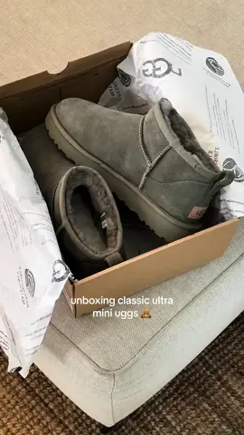 Yes, it’s still ugg season 🤎🐻 #unbox #unboxing #uggseason #ugg #uggs #uggboots #uggultramini #classicuggmini #mossgreen #musthave #shoes #shoesunboxing #asmr #outfit #girl #viralreels #reels #viraltiktok #viral #fyp #fypage #pourtoi  #girltherapy