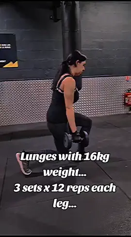 Lunges with weights are a great exercise to add into your workout even if you are home and don't have access to a gym.  If you don't have weights, pause a beat when you are in the depth of your lunge. 12 reps on one side and then repeat on the other leg for 3 sets. 💪💯 #lunges #legday #workout #gymtips #homeworkouts #weights #weightlossmotivation #Fitness #fitgirls 