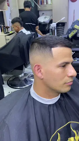 High fade o degradado alto  #highfade #highfadecut #degradado #barberias #barberos #barberoslatinos #barberosdelmundo #barberstyle #barbeshop💈 #barberosprofesionales #barberosvenezolanos #barberosperuanos #barberosargentinos🇦🇷🇦🇷⚠️✌💣 #barberoschile #limaperú #limalosolivos #losolivoslima #losolivoslimanorte #barberiaviral #tutorial #pasoapasito #hair #hairst #hairstylesformens 