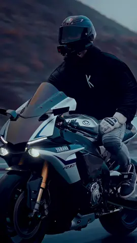 The Stormchaser • • • #yamaha #r1m #r1 #streetbike #superbike #motorcycle #videoportrait #cinematography #yamahar1 #godzilla