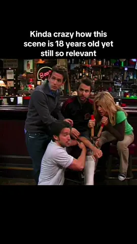 Sadly theyd probably never do this today #alwayssunny #charlieday #glennhowerton #robmcelhenney #freepalestine 