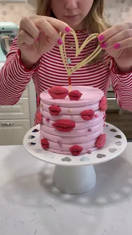 كيك من  سنة ٢٠٢٢. شهر ٢ يعني شهر الحب  يعني كتيو كيكات عن الحب. مين جاهز؟؟ #كيك #cake #ValentinesDay #yummy
