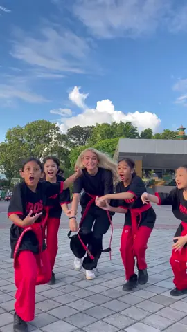 The way she joined🤯😳🇮🇩 #indonesia #fireball #dance #trend #viral #isabell 