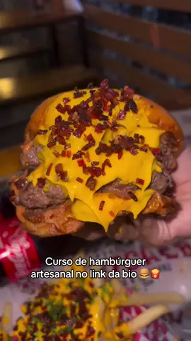 CURSO DE HAMBÚRGUER ARTESANAL 🍔⬇️ Clica no link  em nossa bio e garante já sua inscrição. Estou te esperando vamos nessa? ✅  Aprenda Fazer o Melhor e mais suculento HAMBÚRGUER ARTESANAL !  com o Único Curso em Vídeo que te ensina todos os Bastidores passo a passo para você iniciar sua Produção ainda essa semana. VEJA O QUE VOCÊ VAI APRENDER : •Modelagem do Hambúrguer Artesanal •Hambúrguer especial Vegano •Molhos Especiais mais pedidos •Receitas detalhadas de Pães •Temperando da forma Correta •Hambúrguer especial de Peixe •Segredo dos Blends Saborosos •Os Melhores Acompanhamentos •Ponto perfeito do Hambúrguer •Montagem correta do Lanche •Passo a passo com detalhes de Armazenamento •Como montar sua Hamburgueria ou Delivery E MUITO MAIS... Por Apenas :R$ 79,90 😱 Créditos autorais da hamburgueria: @butchercolombia  #hambúrguer #burger #burguer #tiktokfood  #bacon #hamburguer #hamburguerartesanal #hamburgueria #gastronomia #hamburguertiktok 