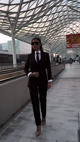 Business outfit for business meetings - it is important to dress appropriately to make a good impression. A well-fitted, tailored suit, it’s a classic and best decision 🤌🏻 #business #women #classic #style #suit #fyp 