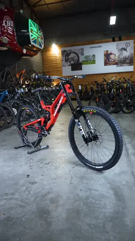 #santacruzbikes #santacruzv10 #chrisbikedijon #chrisbike #dijon 
