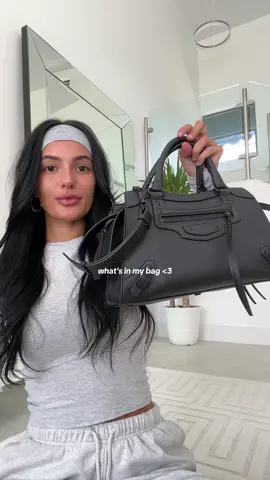 whats in my bag xoxxooxo
