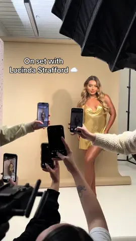 The tan & the glow is always GIVING 🤩✨ @Lucinda ambassador goals ❤️‍🔥 #stmoriz #stmoriztan #lucinda #lucindastafford #LoveIsland #loveislandau #bts #behindthescenes #onset #glowyskin 