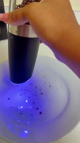 Tout moun bezwen sa nan cuisine lakay yo😳li bon anpil guys 🥰#amazingseller #sangcon #gravity #electric #salt #pepper #grinder #automatic #shaker #electricshaker #tiktokshop #fyp #fypシ 