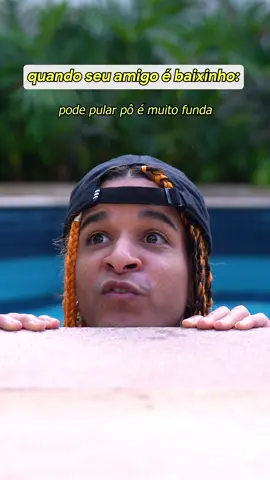 quando seu amigo é baixinho #humor #viral #irmaosnatu 