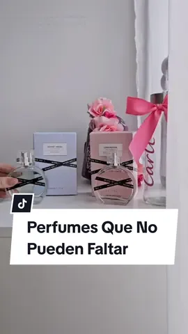 Perfumes para tu cita, reunión con amigas o todos los días, unboxing con un toqur asmr 😋✨️ tienen buena fijación, un empaque hermoso y un precio súper conveniente. Hay tres variedades @sofragrance tengo estos 🤍 🎀 MISS SO? SECRET CRUSH: Floral. Campos de peonías y flores de cerezo, con notas frutales del ruborizado albaricoque. Toque de dulce ámbar y almizcle. / Más fesquito  🎀 MISS SO?  LOVE POTION: Notas de bayas silvestres y manzana se mezclan con una base irresistible de jazmín. Con capas finales de sándalo y almizcle. / Mi favorito sin duda por que es más dulce. #SoFragrance #MissSo #misssoperfume #sofragrancecl 