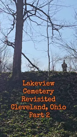 #harveypekar #comics #americansplendor #deathtok #horrortok #morbid #celebritygraves #grave #death #scared #fyp 