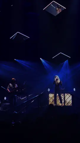 What a suprisse!!!  #taylorswifttok #boniver #concert #taylorswift #concert #uk #fyp #uk 