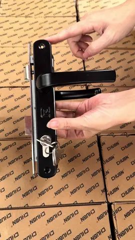 Khoá tay gạt cửa nhôm lắp hệ việt pháp 4400, lắp cửa nhựa lõi thép, lắp nhôm cỏ shop về ngập kho với 2 màu trắng, đen vô cùng đẹp. Giá chỉ 1xxK. #xuhuongtiktok #khoacua #khoacuanhom #khoacuanhomkinh #khoacuanhomxingfa 