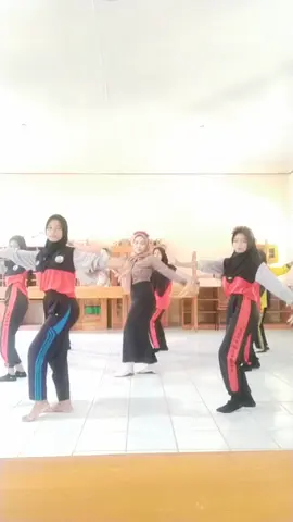 xilaw mennn #tiktokviral #buguru #gurumuda #lampung #foryoupage #fyp #fyptiktokindonesia #penari #senitari #guruseni #sanggartari #gurumurid #lampungtiktok #asn #pns 