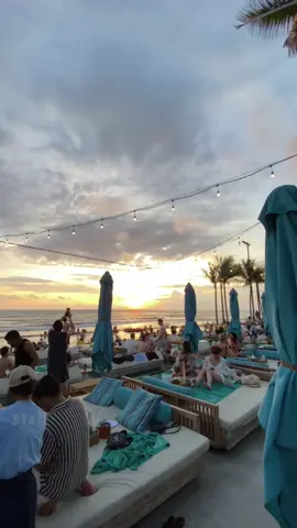 Sunset yang ga pernah gagal🥹🫶#fyp #bali #atlasbeach #mentahan 