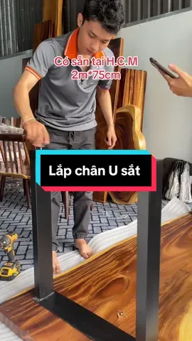 Lắp chân U sắt sơn tĩnh điện cho bàn gỗ me tây #mọtgỗ #gỗđẹp #banlamviec #điêukhắcgỗ #bannguyentam #metây #gotunhien #epoxyresin #epoxy #decor #banghe #noithathcm #noithat #gometay #noithatgiare #noithatnhadep #bangonguyentam #bantra #bango #banan 