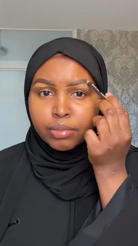 Sida ugu fudud ee suniyaha loo sameeyo my gabdho ✨💕#mygabdho✨ #somaligirls #isqurxi #suniyo #brown isqurxi #makeup #eyebrows #eyebrowtutorial #makeuptutorial #getreadywithme #makeupartist #makeuphacks #somalimakeupartist #lipcombo #nomakwuplook #nomakeup #maku#makeup_by_fadumo_dagan✨ #aroos #makeuparoos #somalitiktok #somaliyoutuber #voorjou #frypgシ #foryou #nl #foryoupage #opdezedag 
