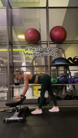 Build your beginner stretch routine ⬇️ - If you are very stiff & you are new to stretching then just building your tolerance to stretch is a crucial first step thag can actually bring a lot of gains to beginners!  - Learning to spend time in a stretch position, relax into the discomfort & not jump out when it starts getting a little hard is so important!  - In the video are 2 variations of: ✨Hamstring stretches ✨Quad stretches  ✨Shoulder stretches  ✨ Glutes  The first variation is easier than the second! Pick one based on your level and start with 1 x 30 seconds. Try to breathe evenly, not hold tension in your upper body & face & monitor how the intensity feels for you. Do this a couple times a week & then your can increase to 2-3 sets per strwtxh before increasing the time.  - Wearing my favourite set from @pursuefitness 💛
