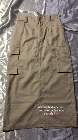cargo skirt perfect for f2f classes and aesthetic ootd 🫶🏻🌸💐 #skirt #longskirt #affordableskirt #cargoskirt #khakicolor #6pocketskirt #fyp #fypppppppppppppp 