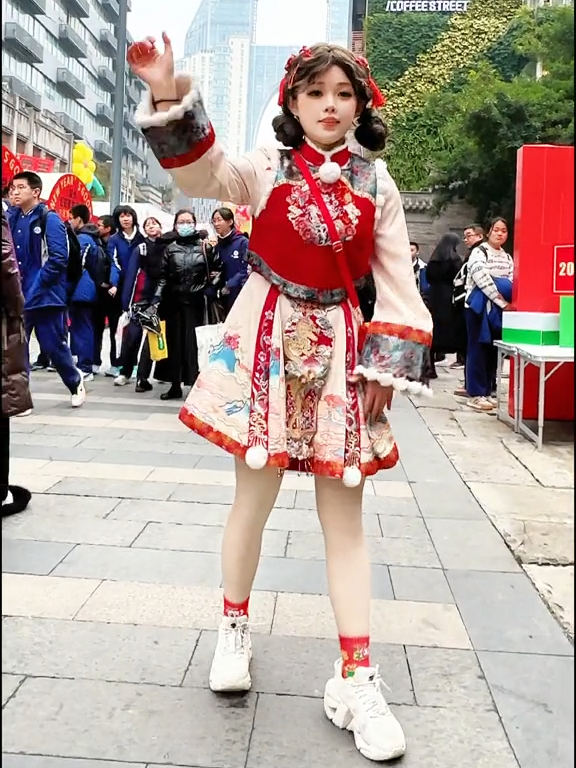 回复 @念卿若狂的评论 作业来咯，i人社恐犯了，火速逃离现场 Official Barbin.ili social-media accounts at linktr.ee/barbin.ili This is a fan-made TikTok site. I am not Barbin.ili. #dancing  #Barbinili  #Barbinili芭比
