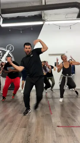 Back at @The Jukebox Grounds attending beginner’s choreography class 🥰  Can I tell y’all a secret though? 🤫 Never been a fan of Prince. 😬 Great musician, but that voice gets to me 😅 #turnupsquad #dancefitness #fitdance #dancefit #zumba 