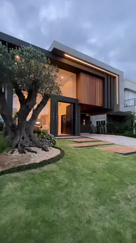 Stunning contemporary home ✨✨  By @franklinimoveislux  #Home #modernhome #LuxuryRealEstate #modernhome #newcollection  #dreamhome #lixury #luxurylife  #luxuryhouse#CustomHome #foryou #fypシ゚viral  #fyp  #newhouse #realstate  R$: 5.500.000.00